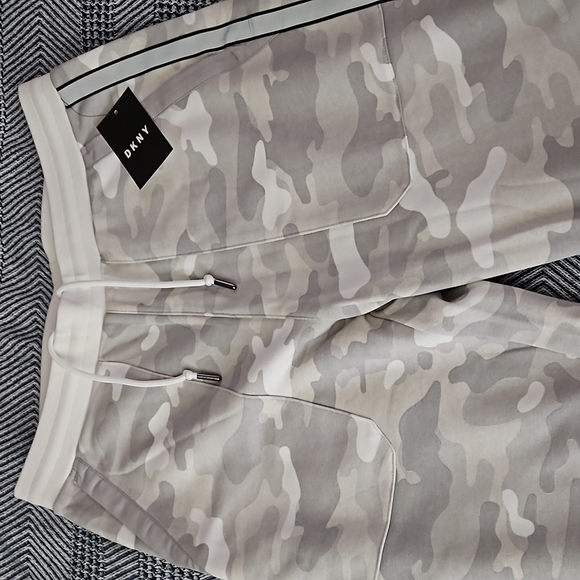 DKNY SET-Mens Camo Sweatshirt & Joggers.New w/ Tags!! - Picture 4 of 8